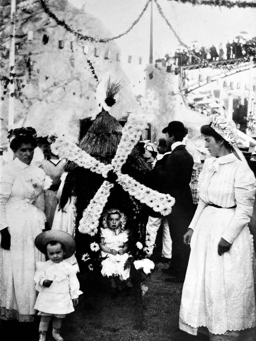 Christian Dior et Serge Heftler-Louiche, fête des fleurs en 1908 à Granville